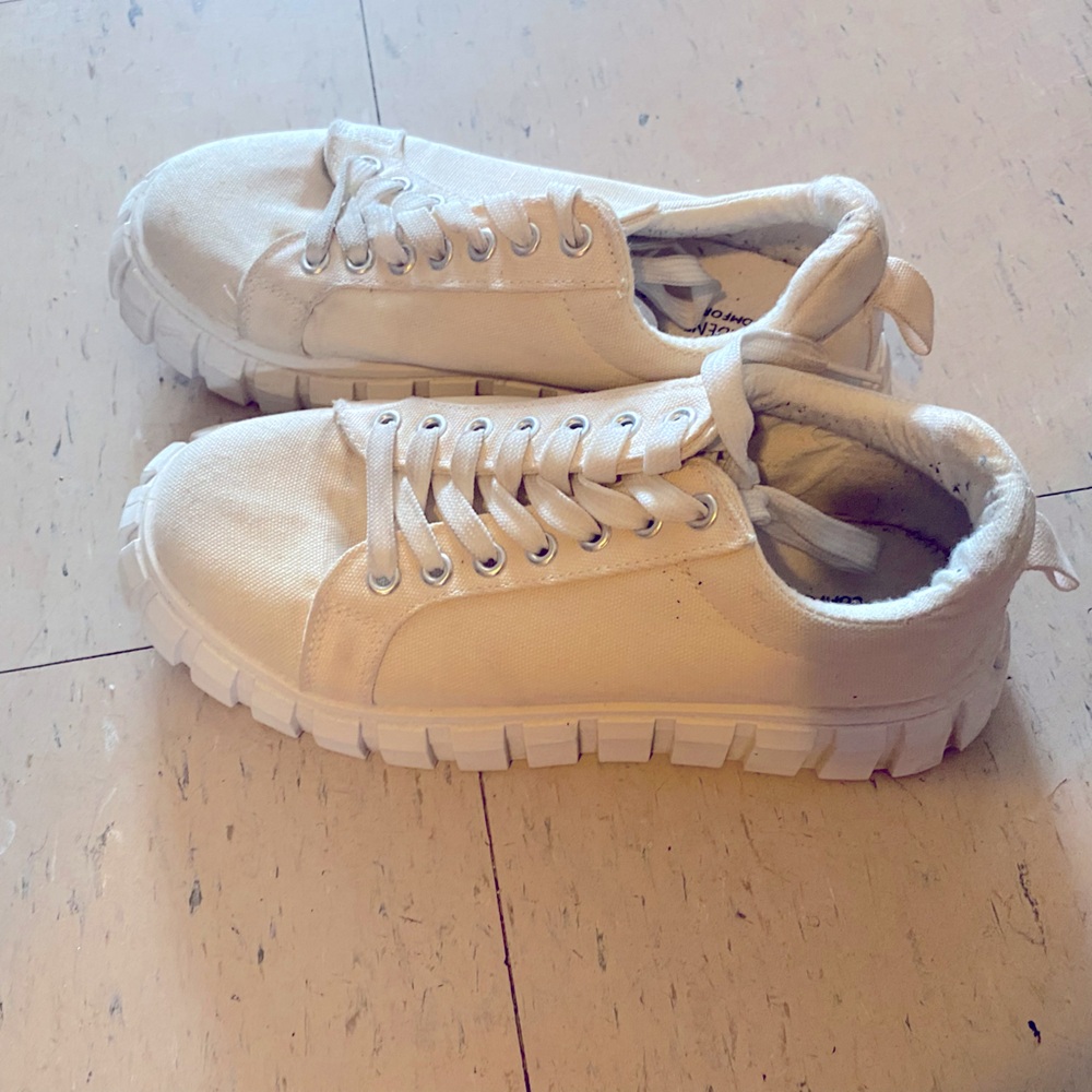 White chunky sneakers